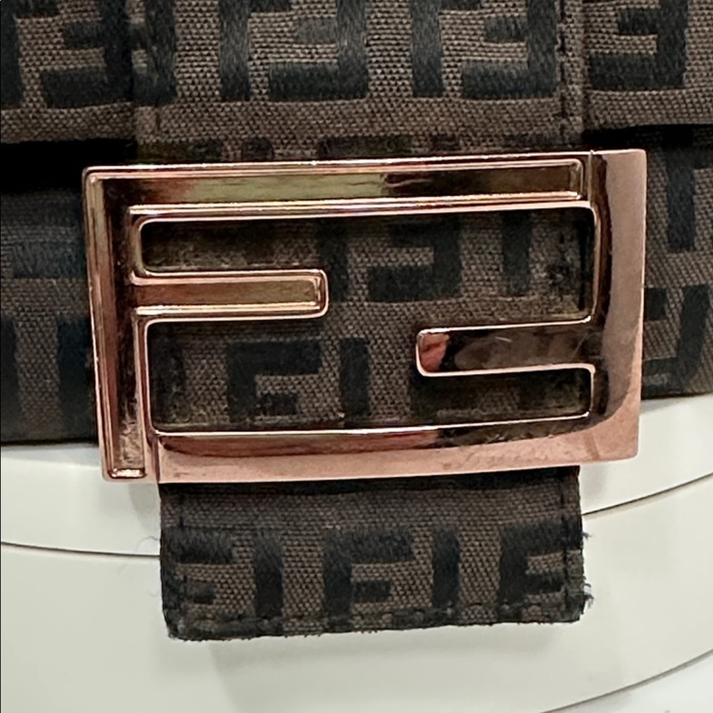 💯Authentic Fendi Mamma Baguette Bag🍀 - Picture 3 of 17